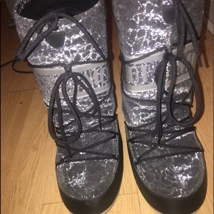 Moon boots